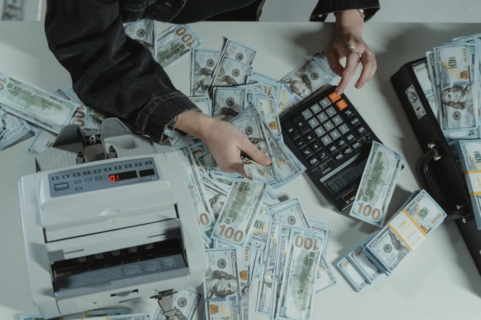 阳台上那串腊肠与楼下的银行网点
